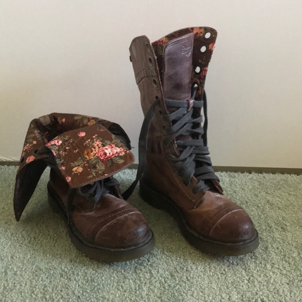 Dr. Martens Triumph Floral boots